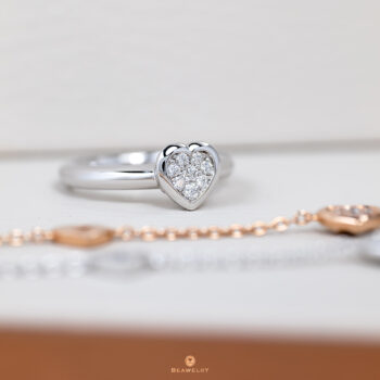 18K White Gold Heart Diamond Cluster Ring